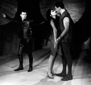 Luciferként (1964) Váradi Hédivel és Sinkovits Imrével. Wellesz Ella felvétele