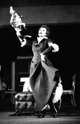 Bajor Gizi mint Nóra (Nemzeti Színház, 1941). Bojár Sándor felvétele
